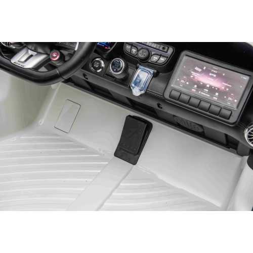 Auto Na Akumulator dla dzieci Mercedes Benz GT63 AMG Biały DK-GT63